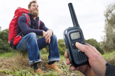 Alecto FR-200 - Set de deux talkie-walkies pour enfants - portée jusqu’à 3 kilomètres, noir/gris