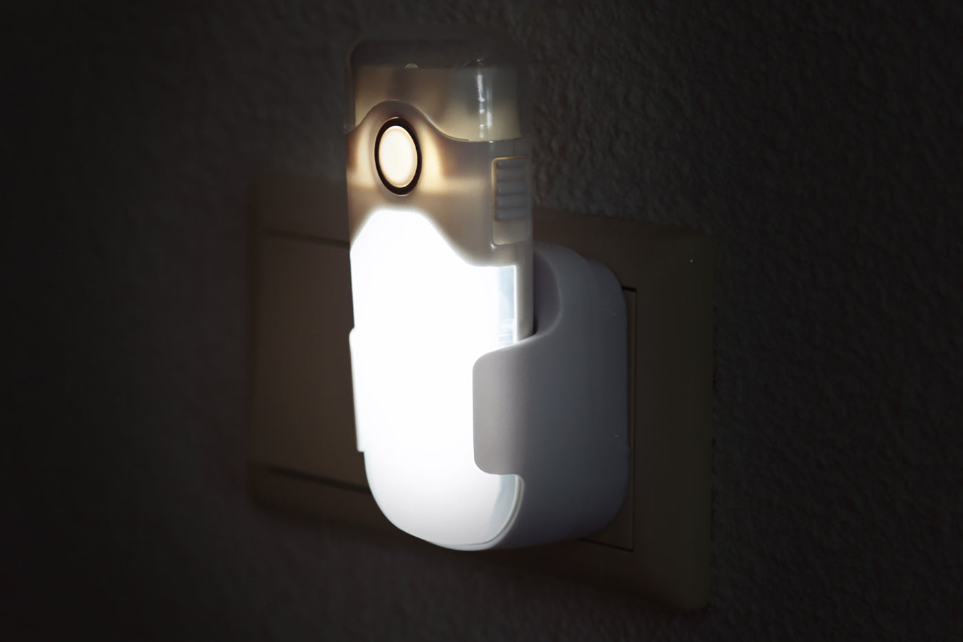 Alecto ATL-80 - Lampe de poche LED rechargeable / veilleuse LED automatique, blanc