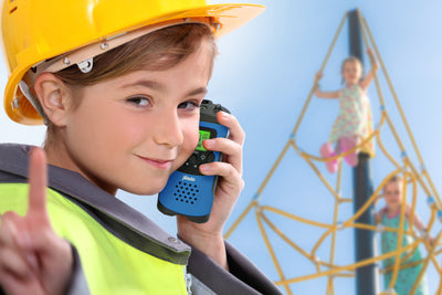 Alecto FR113 3x - Lot de trois talkie-walkies pour enfants, Portée jusqu’à 7 kilomètres, bleu-blanc-rouge