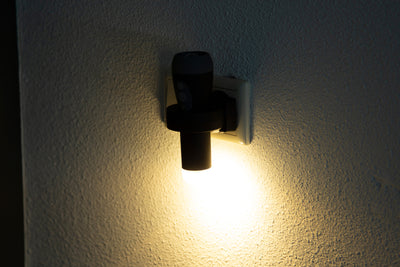 Alecto ATL-110ZT - Lampe de poche LED rechargeable / veilleuse LED automatique, noir